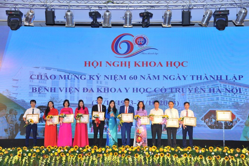 Bệnh viện đa khoa Y học cổ truyền Hà Nội: 60 năm đổi mới, nâng cao chất lượng điều trị cho bệnh nhân - ảnh 2