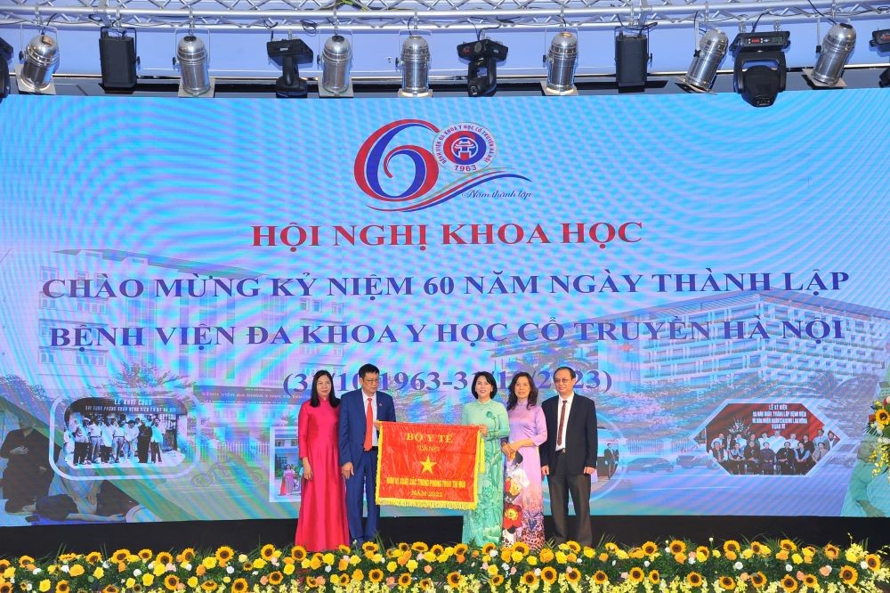 Bệnh viện đa khoa Y học cổ truyền Hà Nội: 60 năm đổi mới, nâng cao chất lượng điều trị cho bệnh nhân - ảnh 1