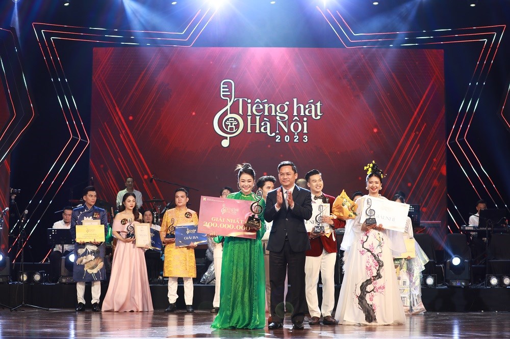 Nhiều giọng ca tài năng, xúc cảm trong đêm chung kết cuộc thi “Tiếng hát Hà Nội” năm 2023 - ảnh 2