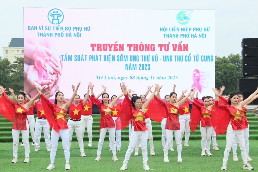Khám tầm soát Ung thư vú, ung thư cổ tử cung cho 2.000 phụ nữ Mê Linh - ảnh 1