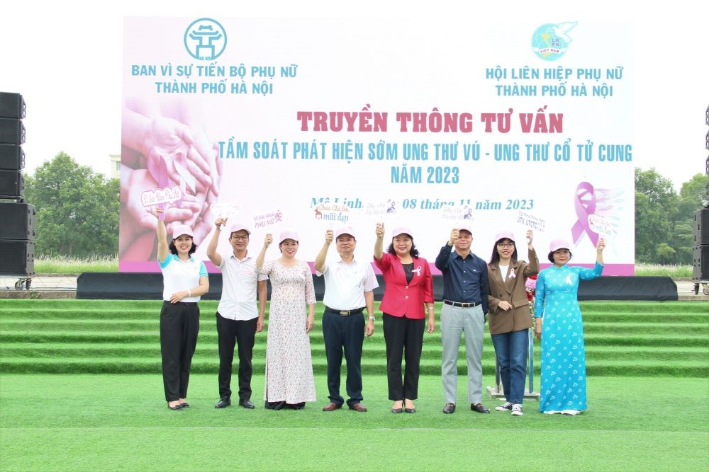 Khám tầm soát Ung thư vú, ung thư cổ tử cung cho 2.000 phụ nữ Mê Linh - ảnh 5