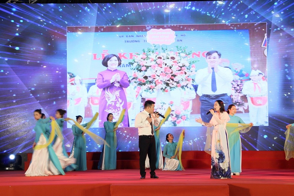 “Chắp cánh ước mơ” chào mừng ngày Nhà giáo Việt Nam - ảnh 2