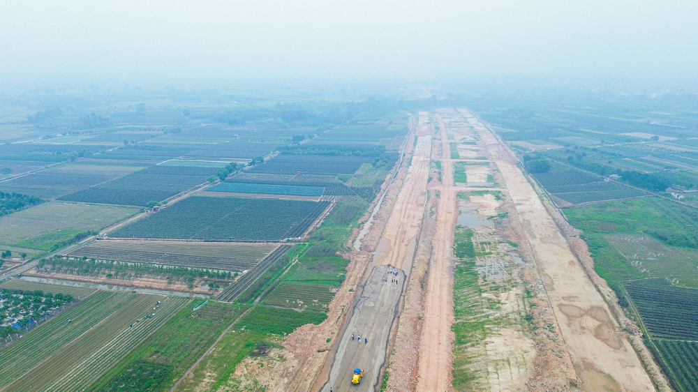 Mê Linh rộn rã công trường thi công đường Vành đai 4 - Vùng Thủ đô - ảnh 1