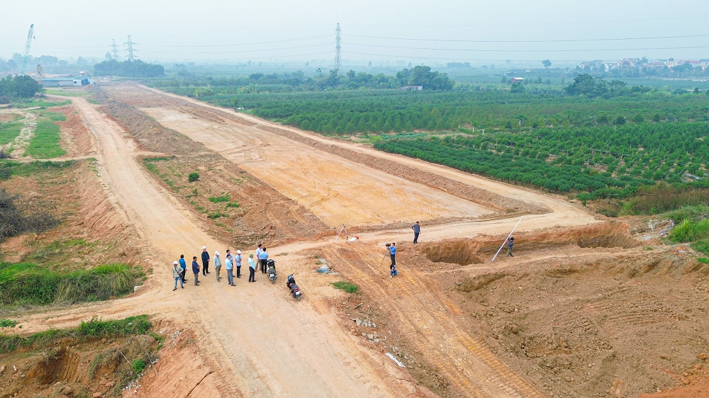 Mê Linh rộn rã công trường thi công đường Vành đai 4 - Vùng Thủ đô - ảnh 4