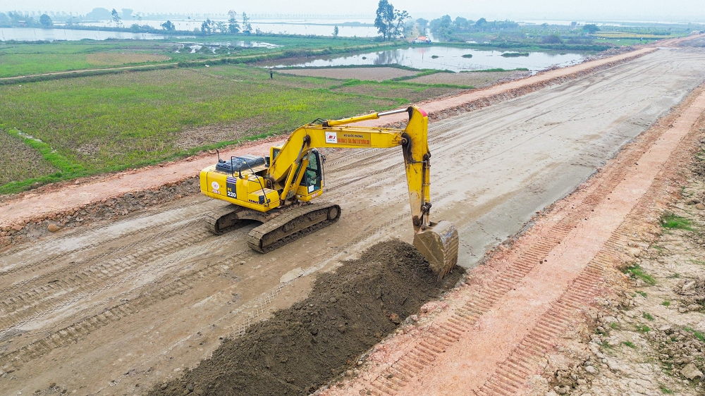 Mê Linh rộn rã công trường thi công đường Vành đai 4 - Vùng Thủ đô - ảnh 6