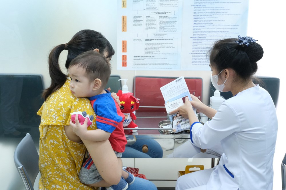 Việt Nam lần đầu triển khai tiêm vắc-xin phòng viêm màng não mô cầu nhóm B thế hệ mới - ảnh 1