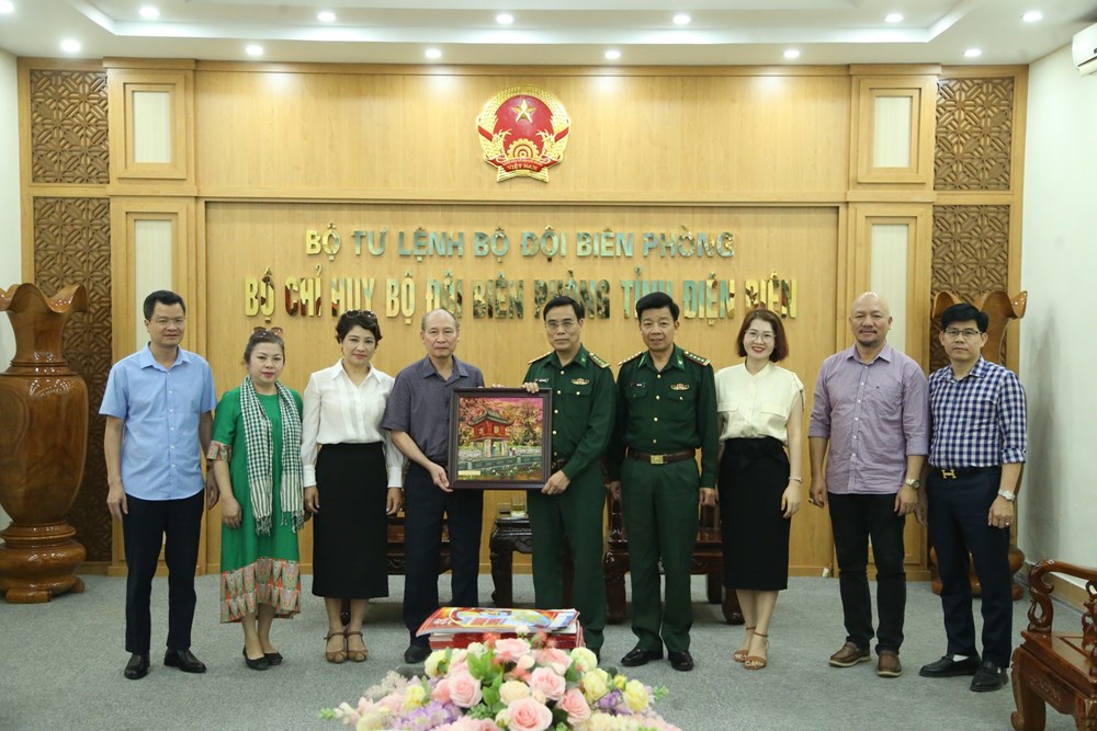 Hội Nhà báo Hà Nội thăm, làm việc với Bộ đội biên phòng tỉnh Điện Biên - ảnh 2
