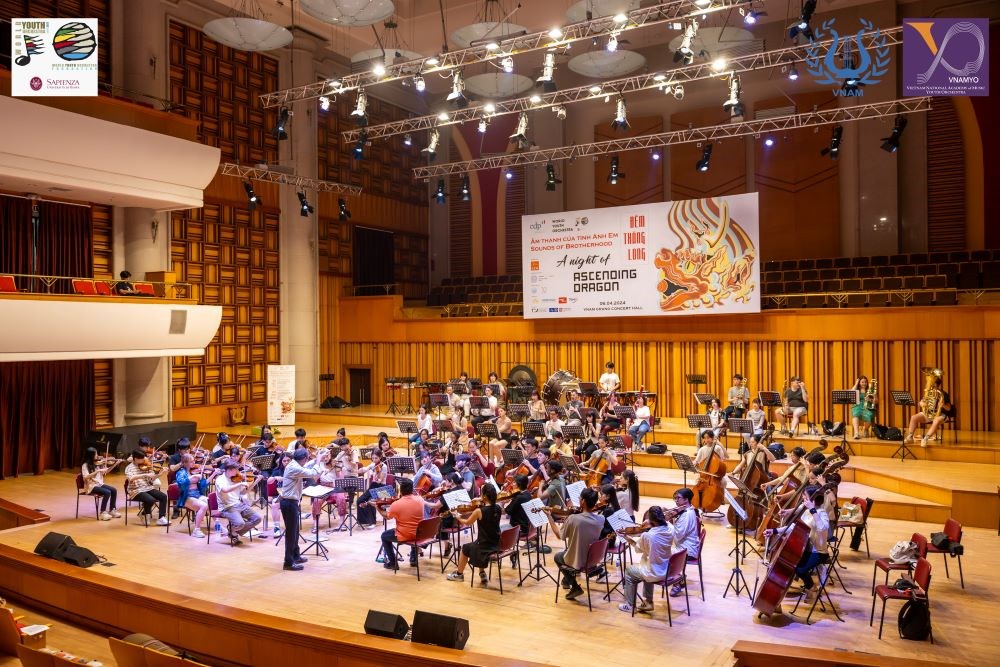 41 nghệ sĩ từ 20 quốc gia của Dàn nhạc giao hưởng trẻ thế giới trình diễn tại Việt Nam - ảnh 1