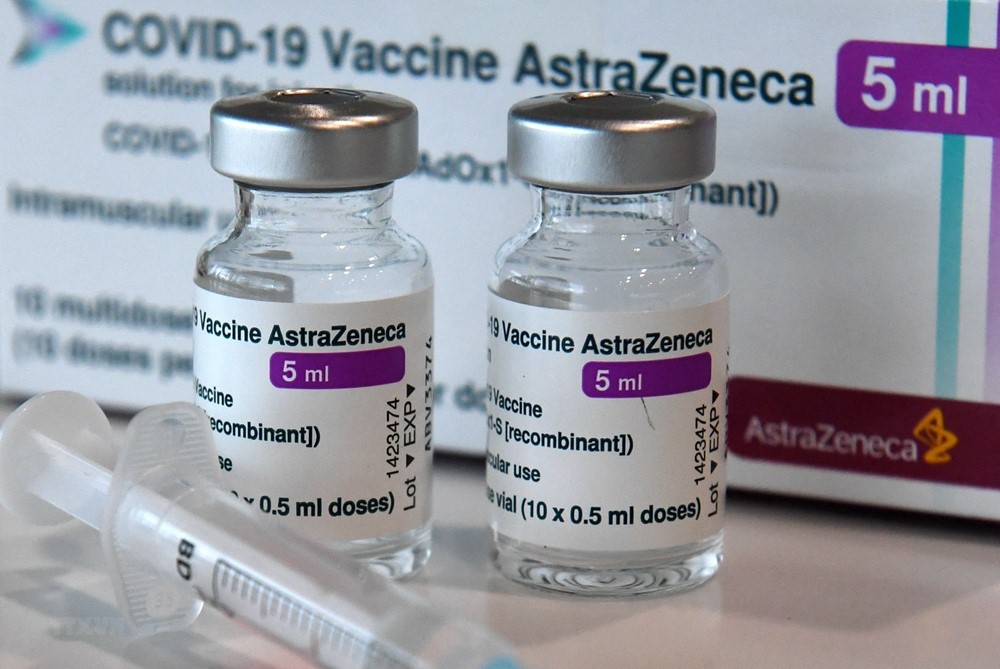 AstraZeneca thừa nhận vaccine COVID-19 gây đông máu, người dân hoang mang, Bộ Y tế nói gì? - ảnh 1