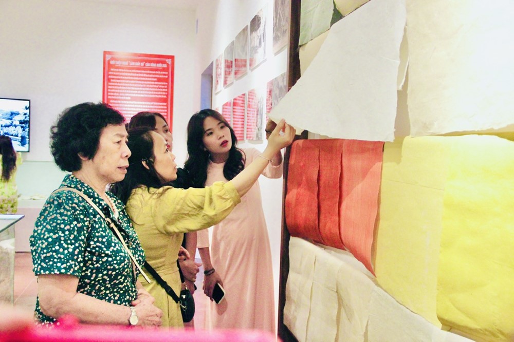 Khai trương điểm du lịch văn hóa và giới thiệu nghề truyền thống “làm giấy Dó” độc đáo tại quận Tây Hồ - ảnh 7