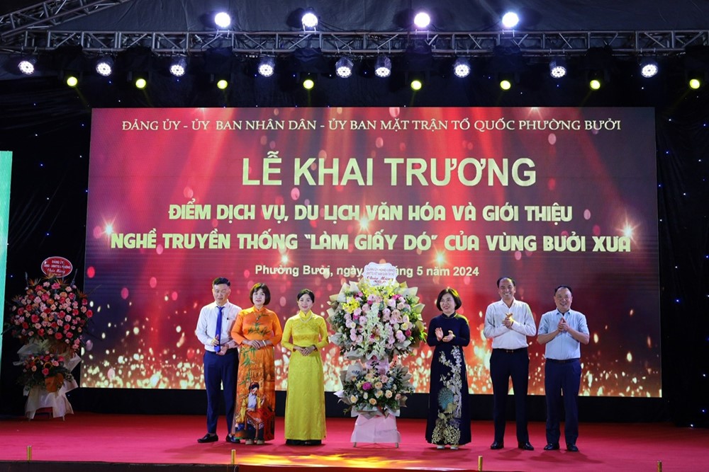 Khai trương điểm du lịch văn hóa và giới thiệu nghề truyền thống “làm giấy Dó” độc đáo tại quận Tây Hồ - ảnh 1