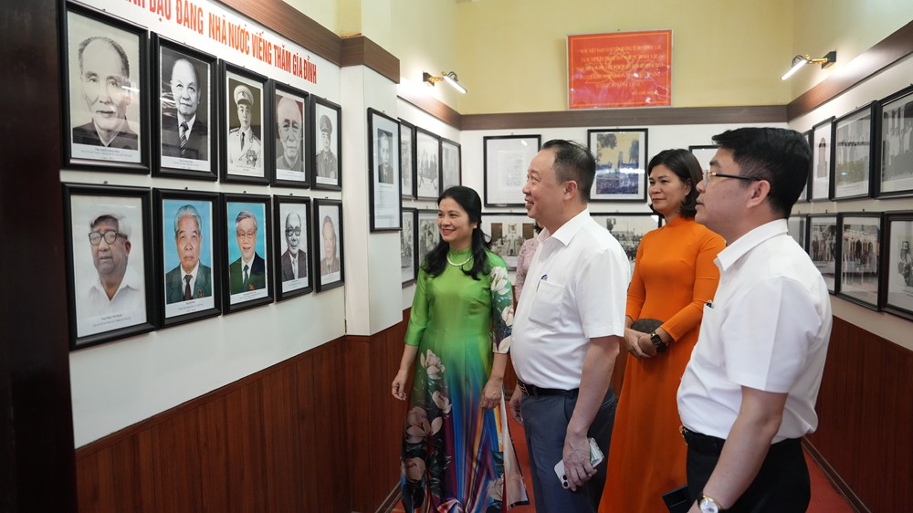 Quận Tây Hồ dâng hương tưởng nhớ Chủ tịch Hồ Chí Minh - ảnh 3