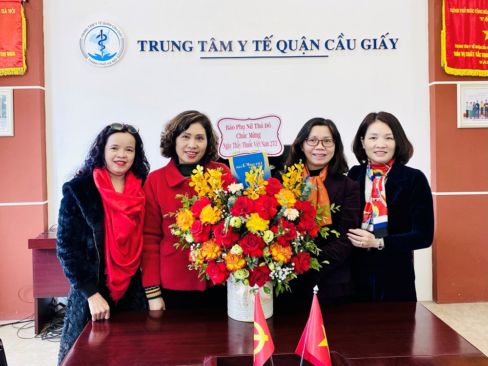 Báo Phụ nữ Thủ đô tri ân ngày Thầy thuốc Việt Nam 27/2 - ảnh 4