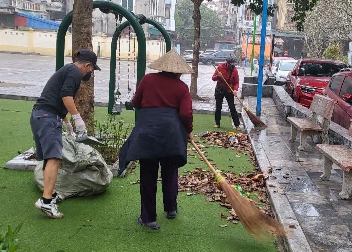 Quận Tây Hồ: Đồng loạt ra quân tổng vệ sinh môi trường, hưởng ứng phong trào “Cuối tuần xanh” - ảnh 5