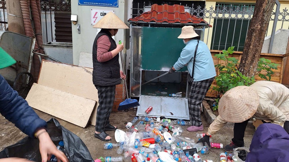 Các cấp Hội Phụ nữ Hà Nội ra quân hưởng ứng phong trào thi đua “Sáng - Xanh - Sạch - Đẹp“ - ảnh 4