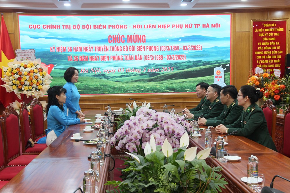 Hội LHPN Hà Nội thăm, chúc mừng Cục Chính trị Bộ đội Biên phòng nhân kỷ niệm 66 năm ngày truyền thống - ảnh 1