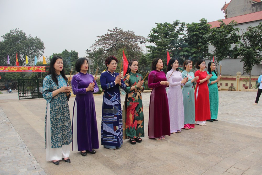 Hội LHPN Hà Nội dâng hương tưởng niệm các Anh hùng Liệt sĩ tại huyện Đan Phượng - ảnh 2