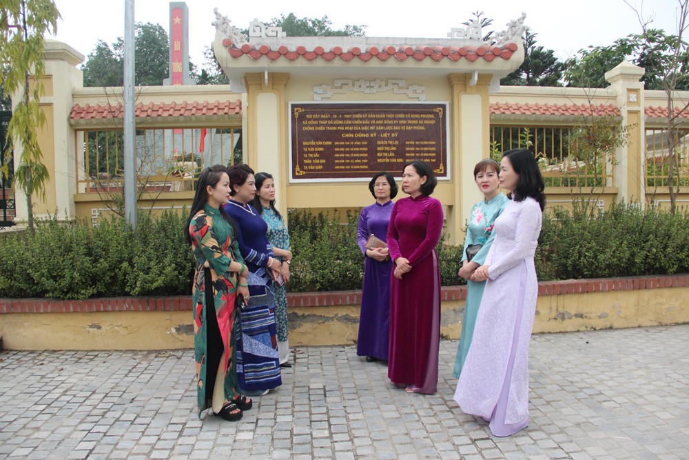 Hội LHPN Hà Nội dâng hương tưởng niệm các Anh hùng Liệt sĩ tại huyện Đan Phượng - ảnh 3