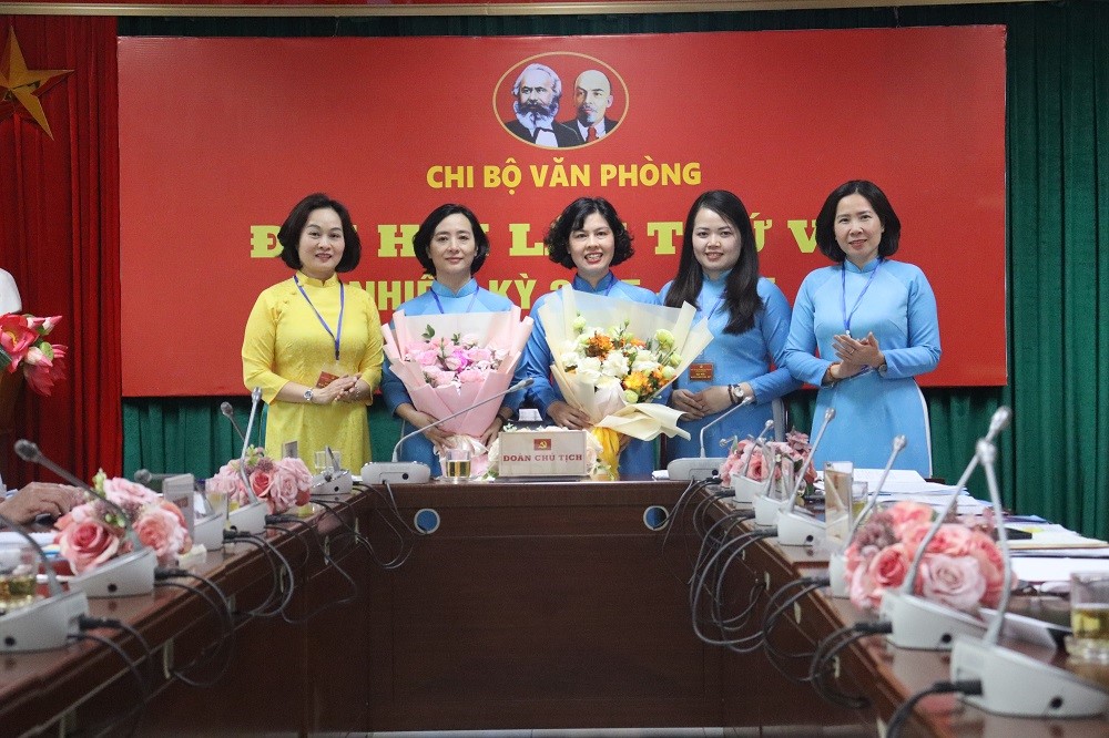 Đại hội Chi bộ Văn phòng Hội LHPN Hà Nội: Đoàn kết, đổi mới để phát triển bền vững - ảnh 4