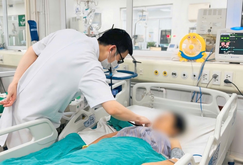 Nữ bệnh nhân sốc nhiễm khuẩn nguy kịch sau tiêm khớp vai tại phòng khám tư - ảnh 1