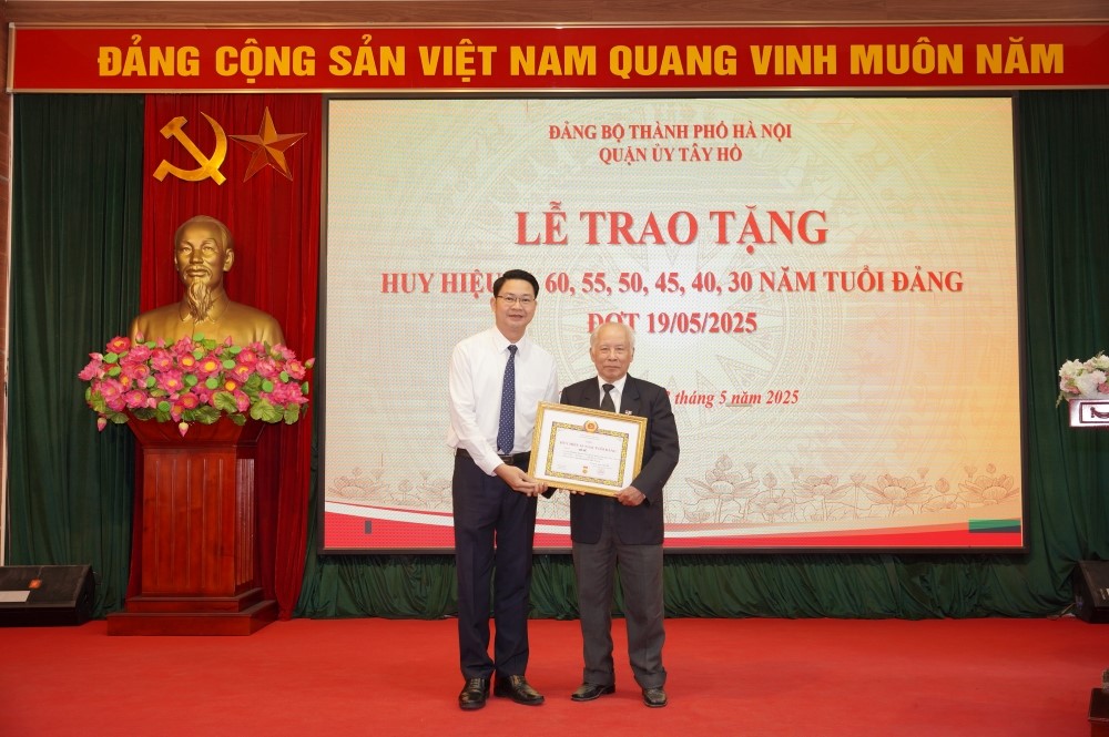 Giữ lửa theo gương Bác: Dấu ấn 10 năm thực hiện Chỉ thị 05 tại Phú Thượng - ảnh 1