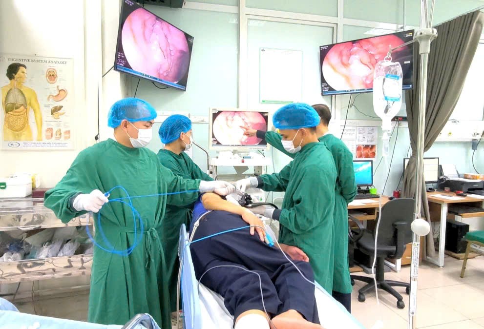 Hai bệnh nhân thoát cắt dạ dày nhờ phát hiện sớm loạn sản tại Bệnh viện Bệnh Nhiệt đới TƯ - ảnh 1