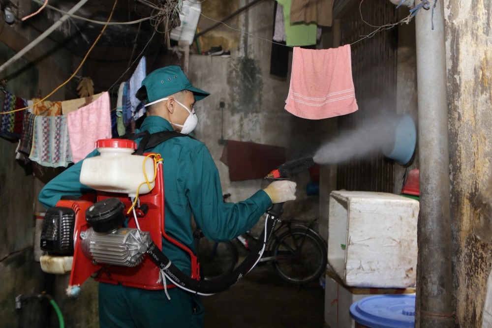 Hà Nội: Số ca mắc sốt xuất huyết, tay chân miệng có xu hướng gia tăng mạnh - ảnh 1