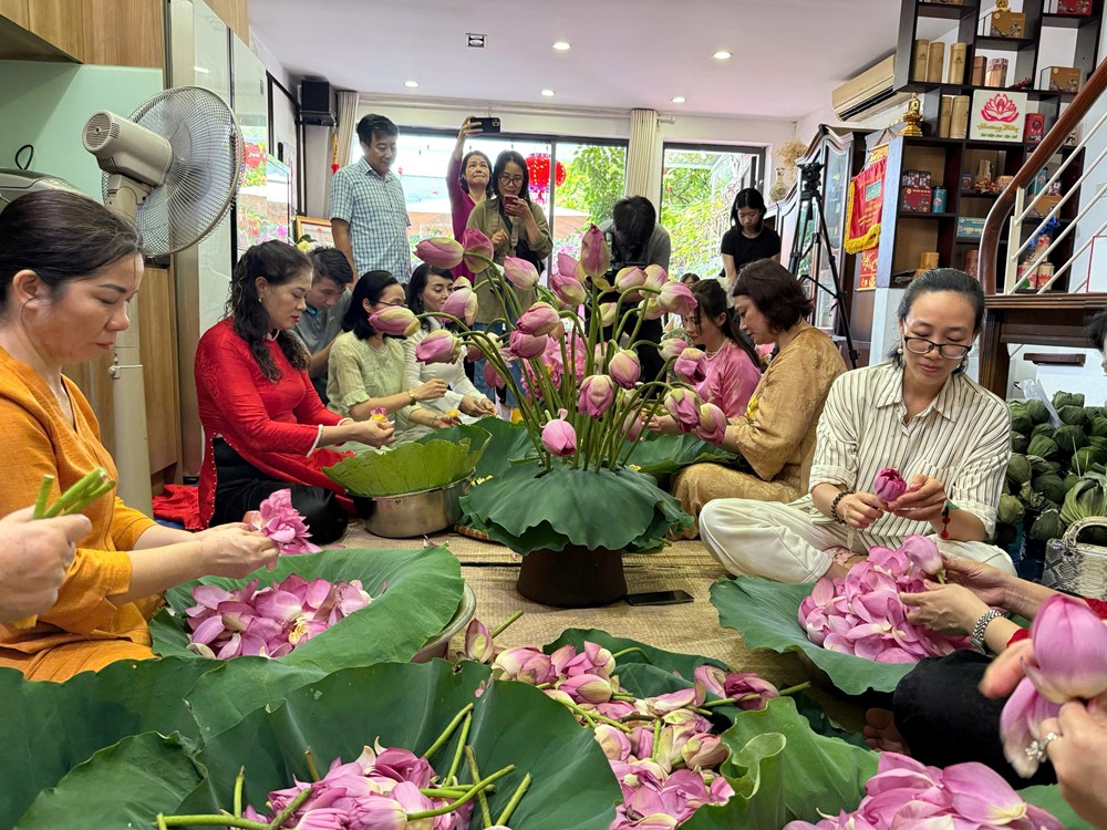 Lễ hội “Thư giãn cùng Sen” – Tôn vinh nghề ướp trà sen truyền thống Hồ Tây - ảnh 1