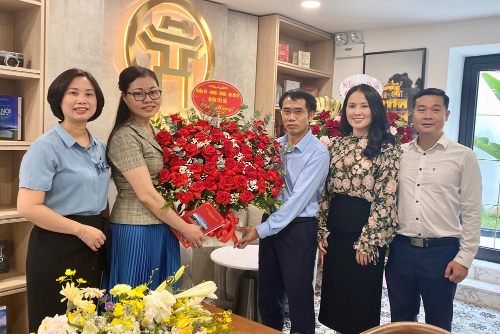 Quận Tây Hồ: Thăm, chúc mừng báo chí nhân 100 năm ngày Báo chí Cách mạng Việt Nam - ảnh 9