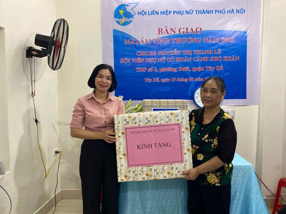 Bàn giao “Mái ấm tình thương” cho hội viên phụ nữ khó khăn phường Bưởi, quận Tây Hồ - ảnh 3
