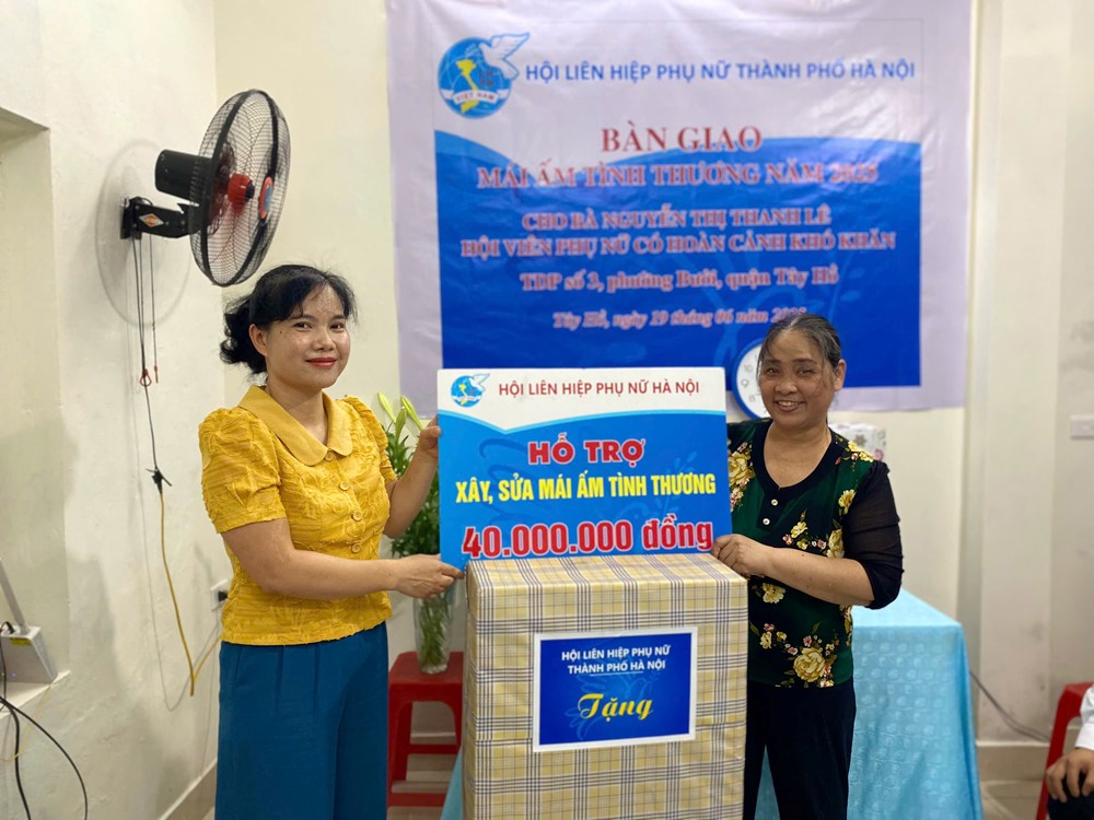 Bàn giao “Mái ấm tình thương” cho hội viên phụ nữ khó khăn phường Bưởi, quận Tây Hồ - ảnh 1