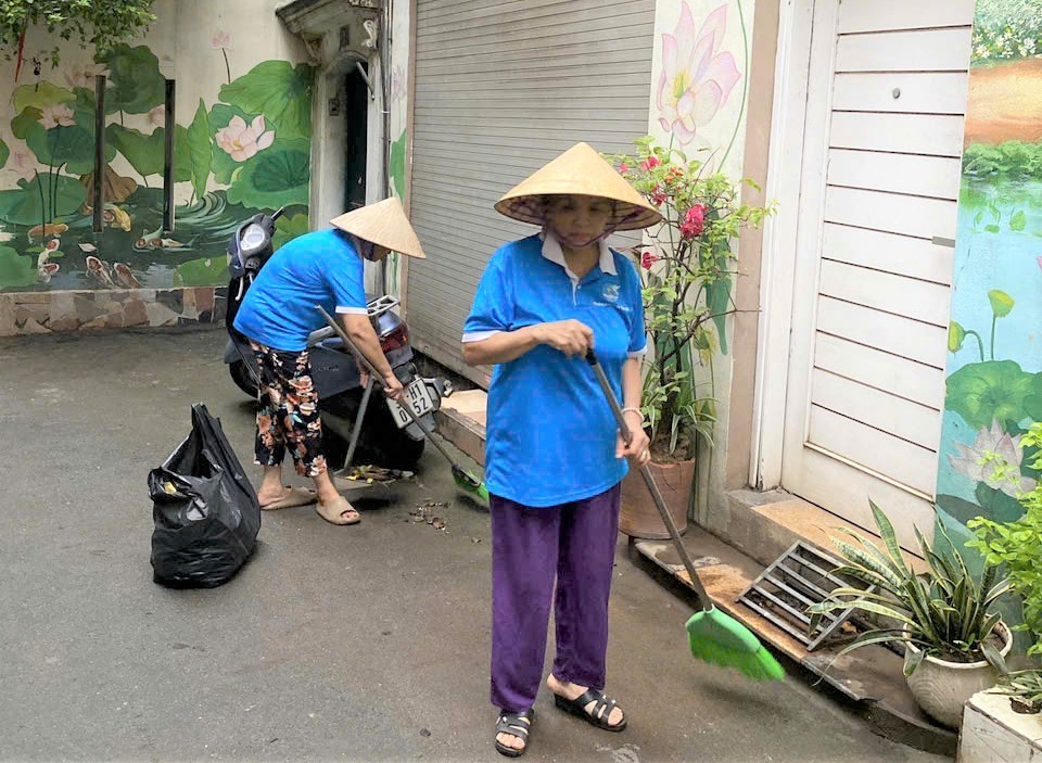 Hội LHPN phường Tây Hồ (mới) sôi nổi ra quân tổng vệ sinh môi trường - ảnh 9