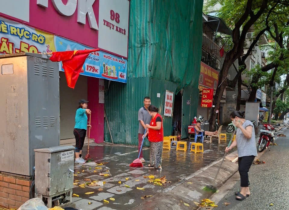 Hội LHPN phường Tây Hồ (mới) sôi nổi ra quân tổng vệ sinh môi trường - ảnh 2