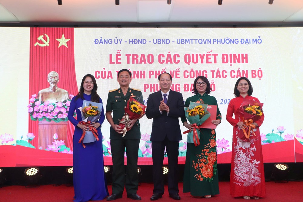 Phường Đại Mỗ công bố quyết định công tác cán bộ, tập trung 3 hướng trọng tâm phát triển đô thị - ảnh 7
