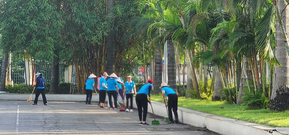 Phường Hoàng Mai ra quân vệ sinh môi trường cuối tuần - ảnh 6