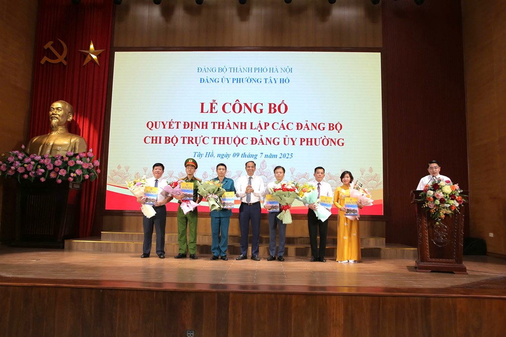 Phường Tây Hồ công bố quyết định thành lập các Đảng bộ, Chi bộ trực thuộc Đảng ủy phường - ảnh 4