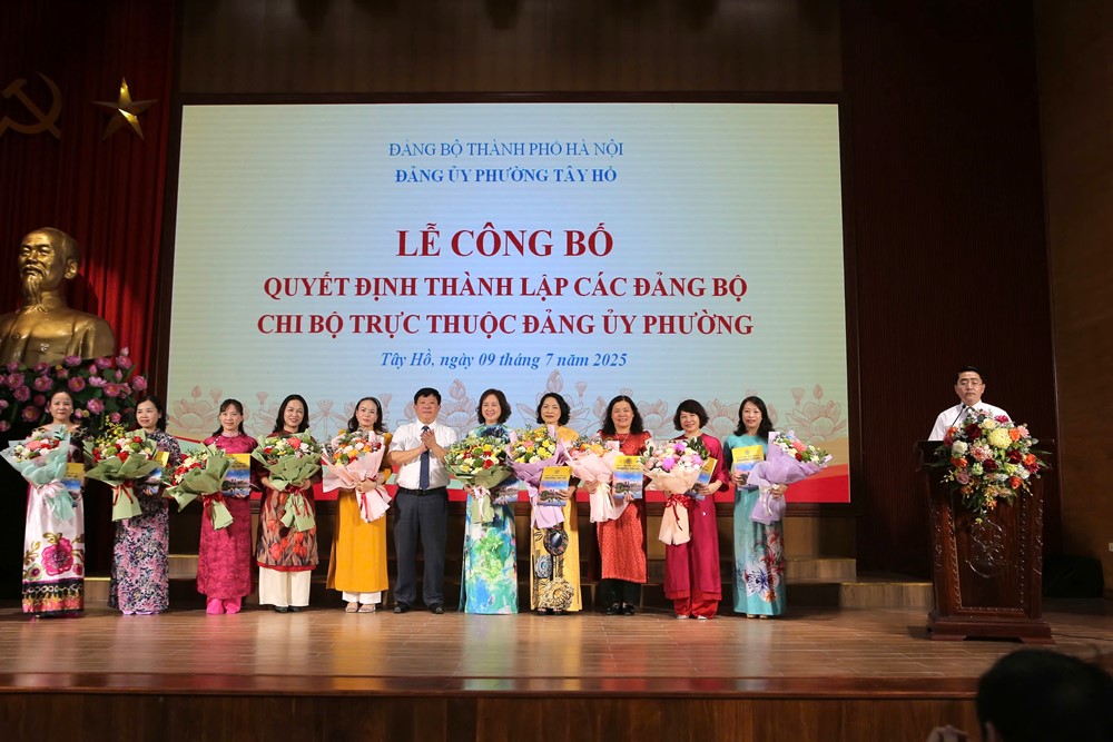 Phường Tây Hồ công bố quyết định thành lập các Đảng bộ, Chi bộ trực thuộc Đảng ủy phường - ảnh 6