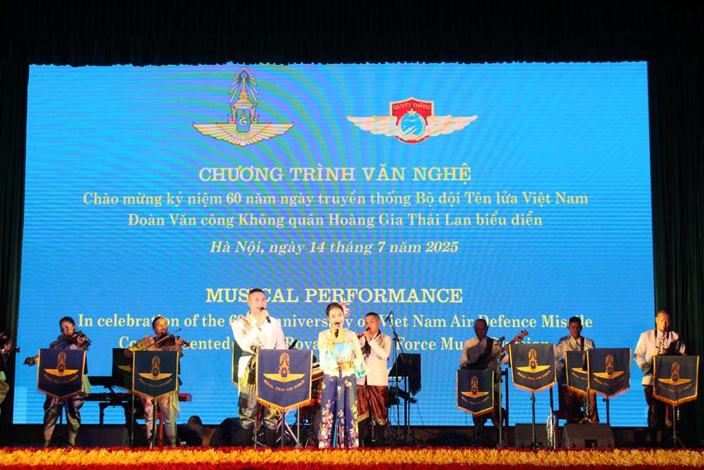 Giao lưu văn nghệ đặc biệt giữa Đoàn Văn công Không quân Thái Lan và Sư đoàn Phòng không 361 - ảnh 2