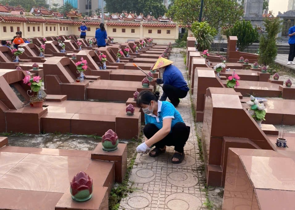 Phường Hoàng Mai ra quân “Ngày cuối tuần xanh”, tri ân Anh hùng liệt sĩ - ảnh 4