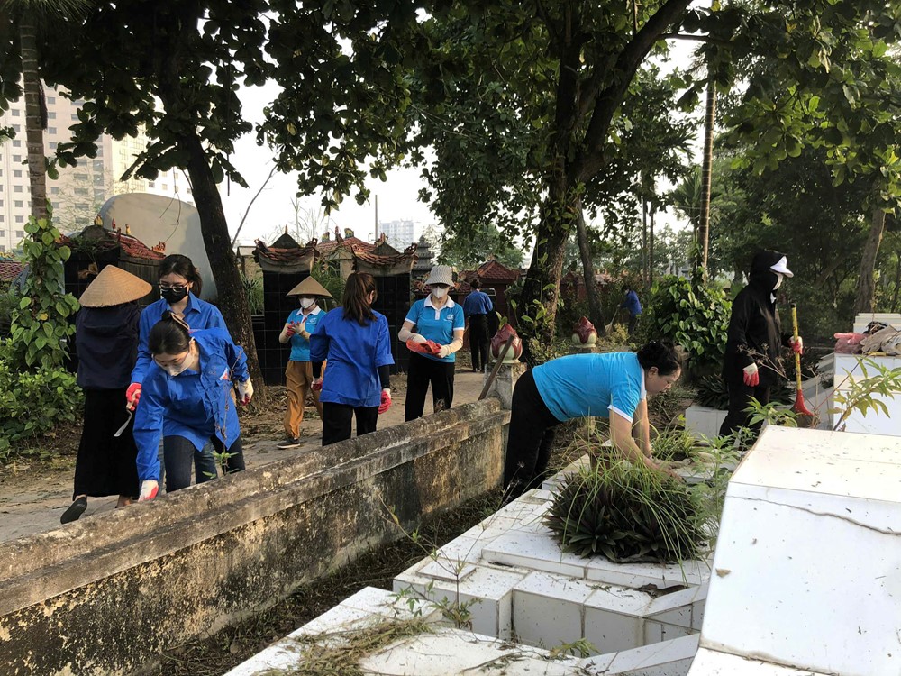 Phường Hoàng Mai ra quân “Ngày cuối tuần xanh”, tri ân Anh hùng liệt sĩ - ảnh 5