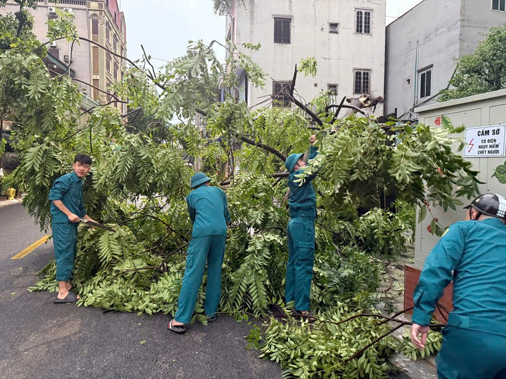 Phường Phú Thượng chủ động triển khai các biện pháp phòng chống bão lụt - ảnh 1