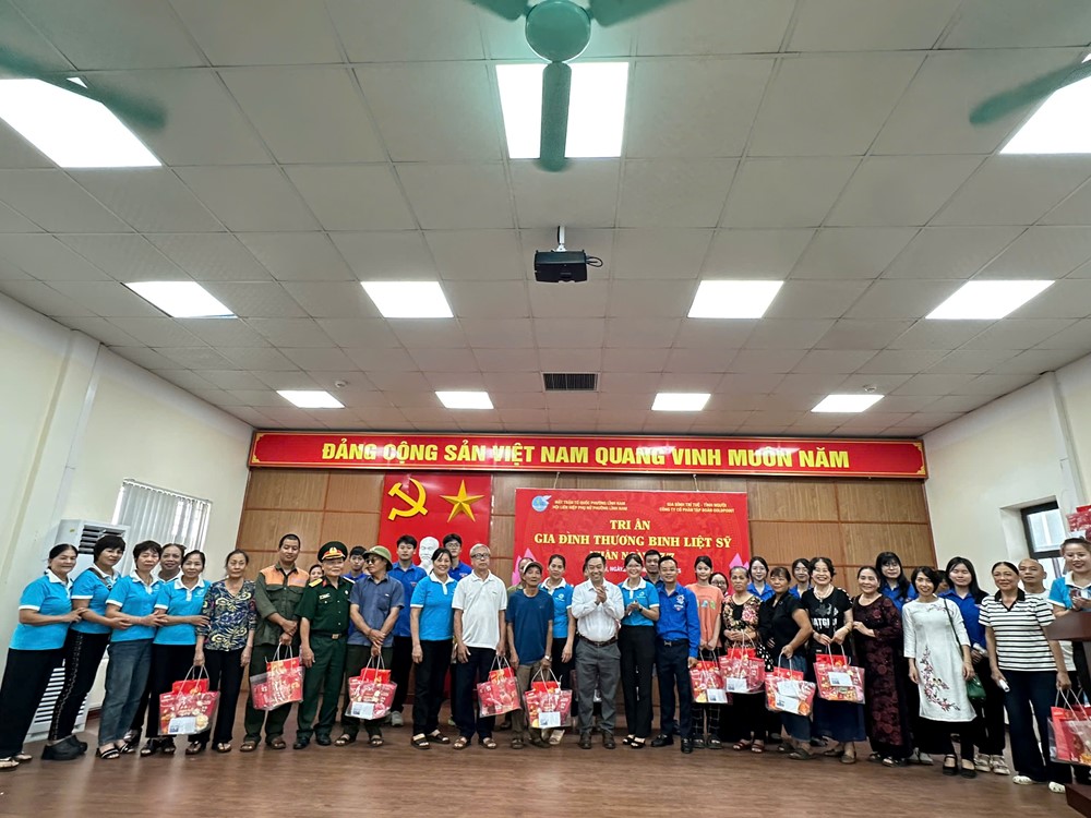 Phường Lĩnh Nam gặp mặt, tri ân gia đình chính sách nhân ngày Thương binh - Liệt sĩ - ảnh 4