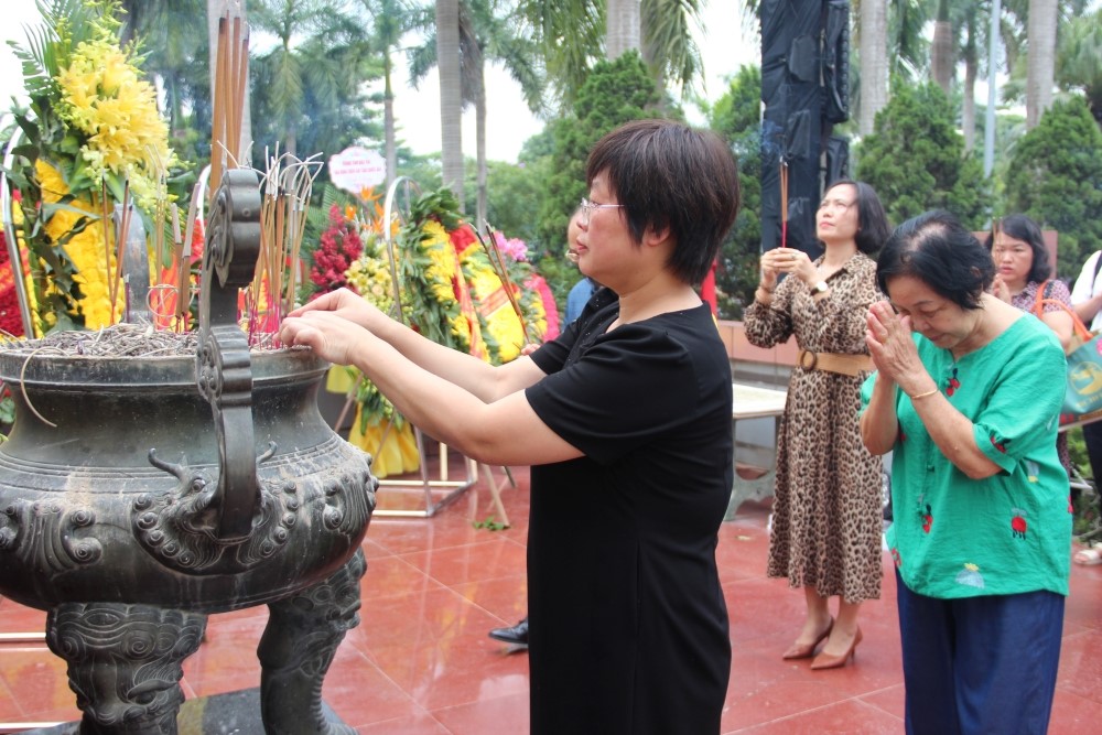 Từ những nén hương tri ân đến những trang sách lan tỏa - ảnh 7