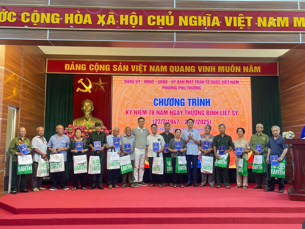Phường Phú Thượng khắc ghi công ơn, lan tỏa đạo lý “uống nước nhớ nguồn” - ảnh 4