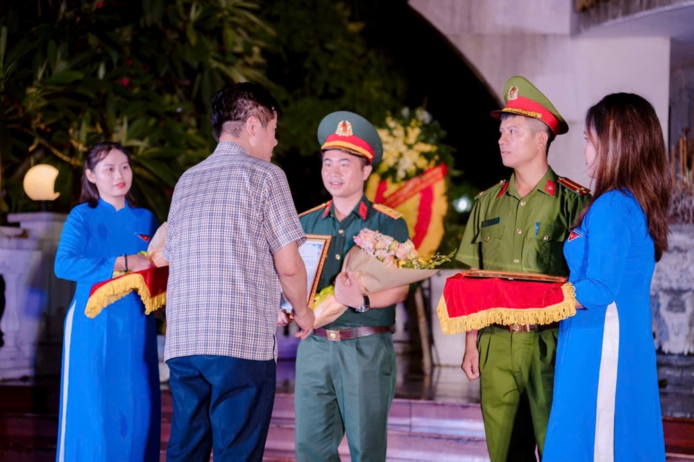 Đêm thắp nến thiêng liêng ở phường Tây Hồ - ảnh 9