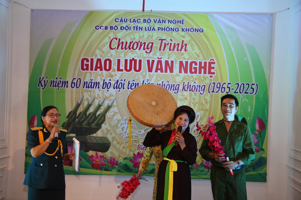 Cựu chiến binh Tên lửa Phòng không hội ngộ tại Biển Quỳnh, thắp lửa truyền thống hào hùng - ảnh 1