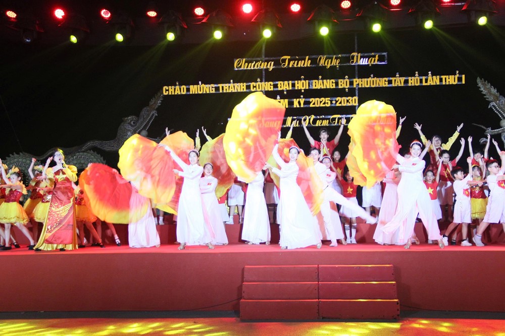 Đặc sắc chương trình nghệ thuật “Sáng mãi niềm tin theo Đảng“ - ảnh 4