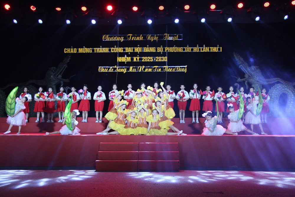 Đặc sắc chương trình nghệ thuật “Sáng mãi niềm tin theo Đảng“ - ảnh 7