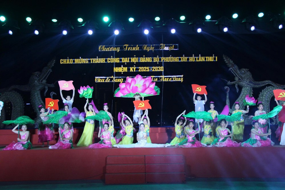 Đặc sắc chương trình nghệ thuật “Sáng mãi niềm tin theo Đảng“ - ảnh 8