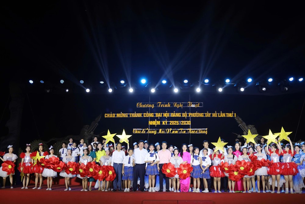 Đặc sắc chương trình nghệ thuật “Sáng mãi niềm tin theo Đảng“ - ảnh 10